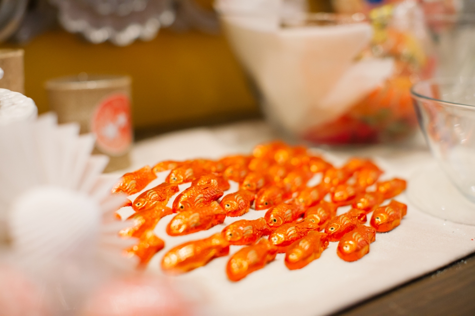 Photo Schokoladenfische auf Candy Bar, orangefarben