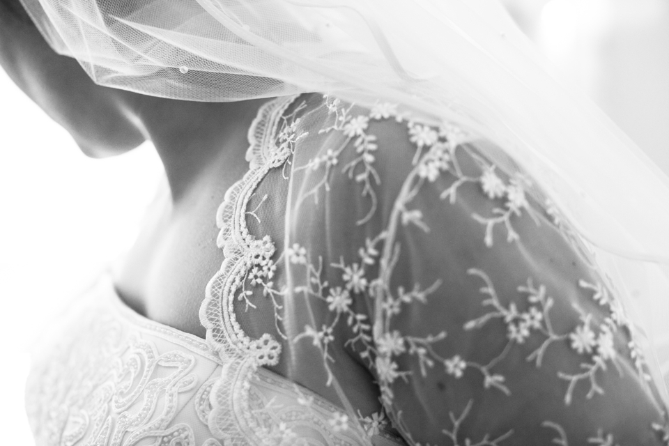 Photo Spitzenbrautkleid, weiss